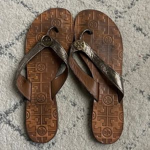 Women’s Tory Burch metallic sandals. US women’s size 10M